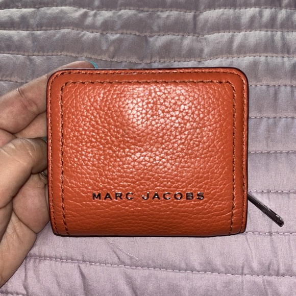 Marc Jacobs bifold wallet - Picture 4 of 6